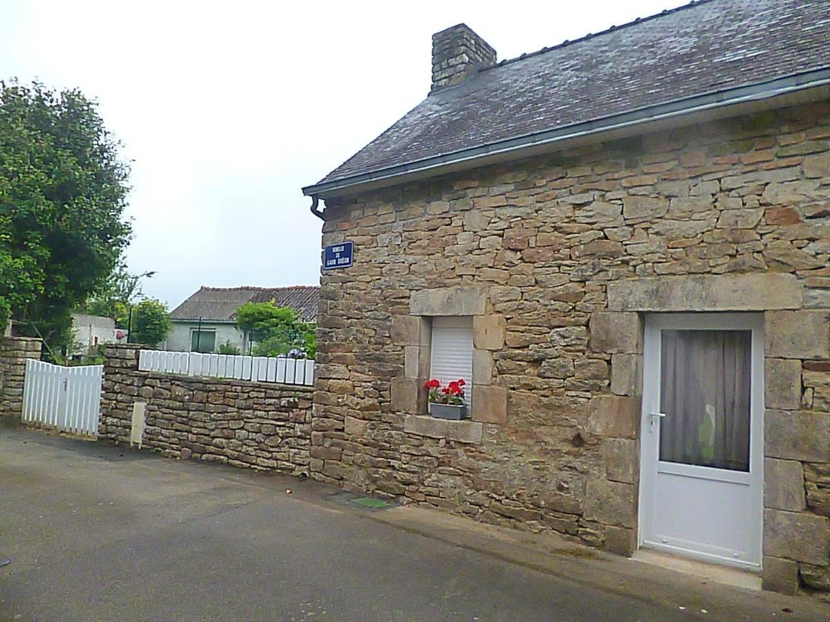 Trégourez Gite Au Calme Centre Finistere Jardin Clos מראה חיצוני תמונה